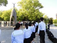原爆の子の像の前で行った平和集会
